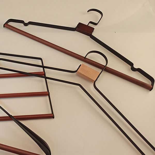 Manufacturer Of Wooden Hangers,Metal Hangers,Plastic Hangers and Velvet